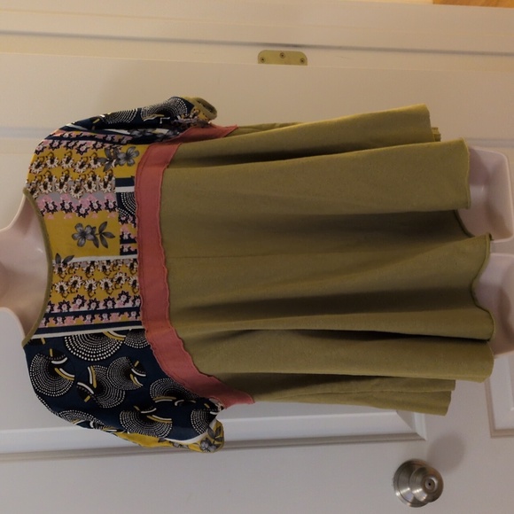 easel Floral Swing Top - Picture 4 of 10